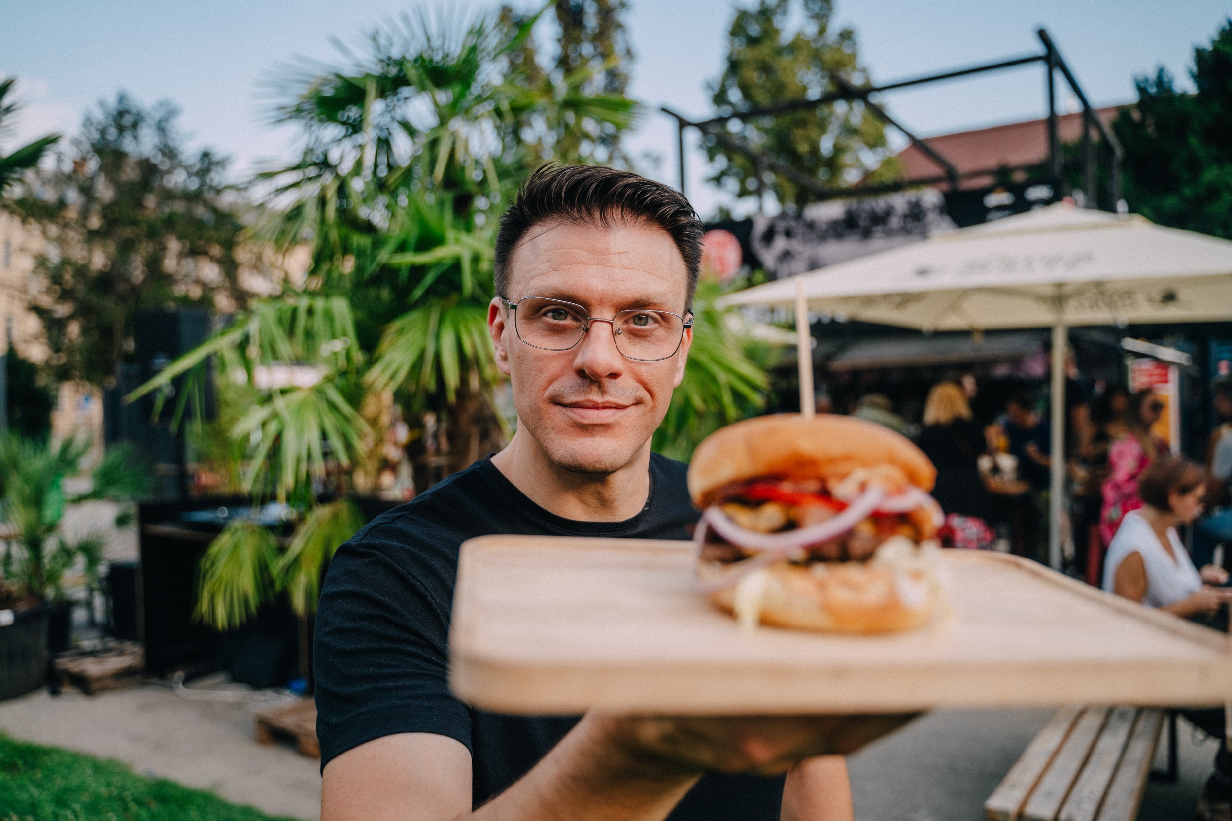 Chef Mate Janković dolazi sa smash burgerima