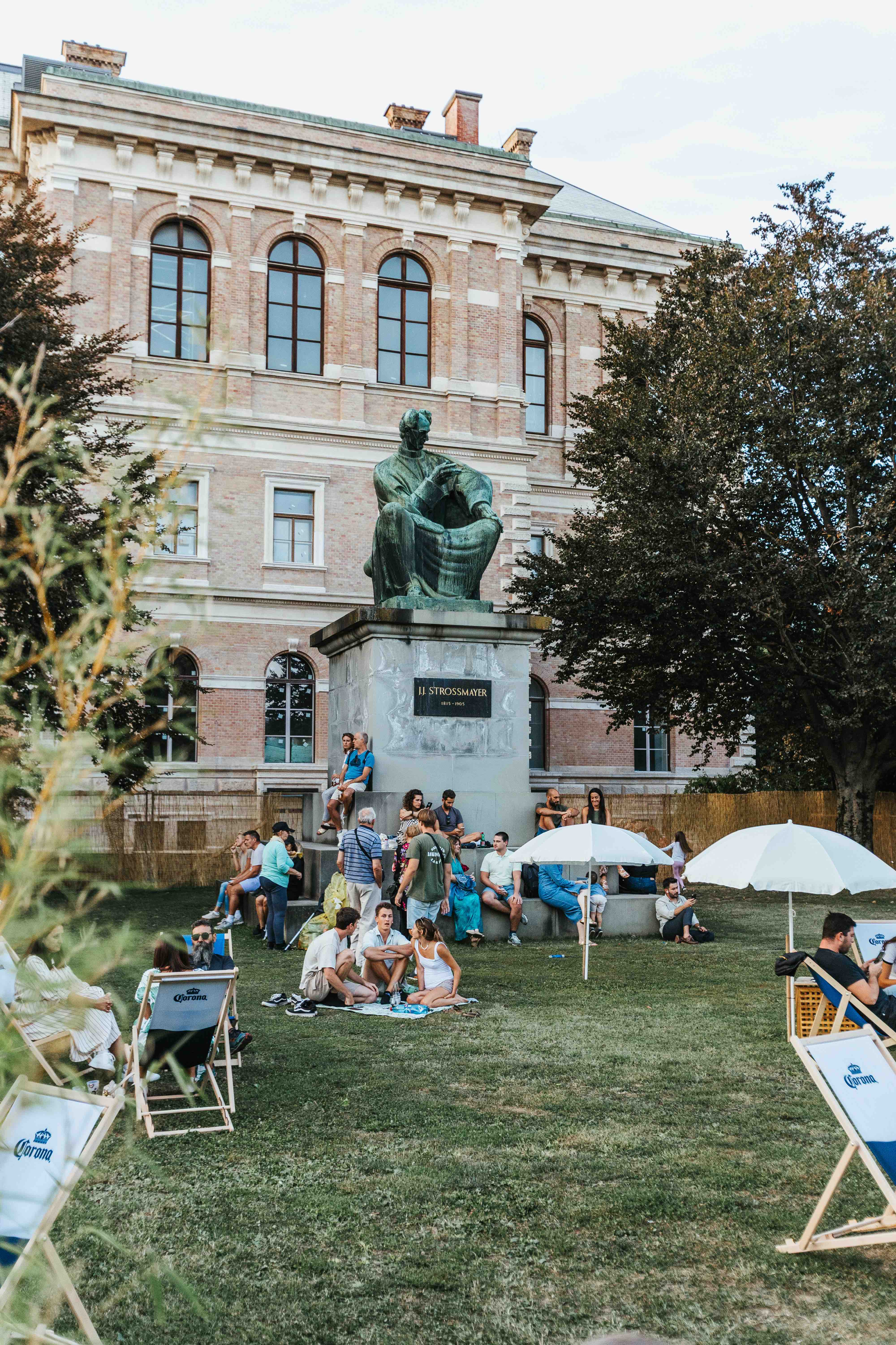 Fiesta Latina traje do 31. kolovoza