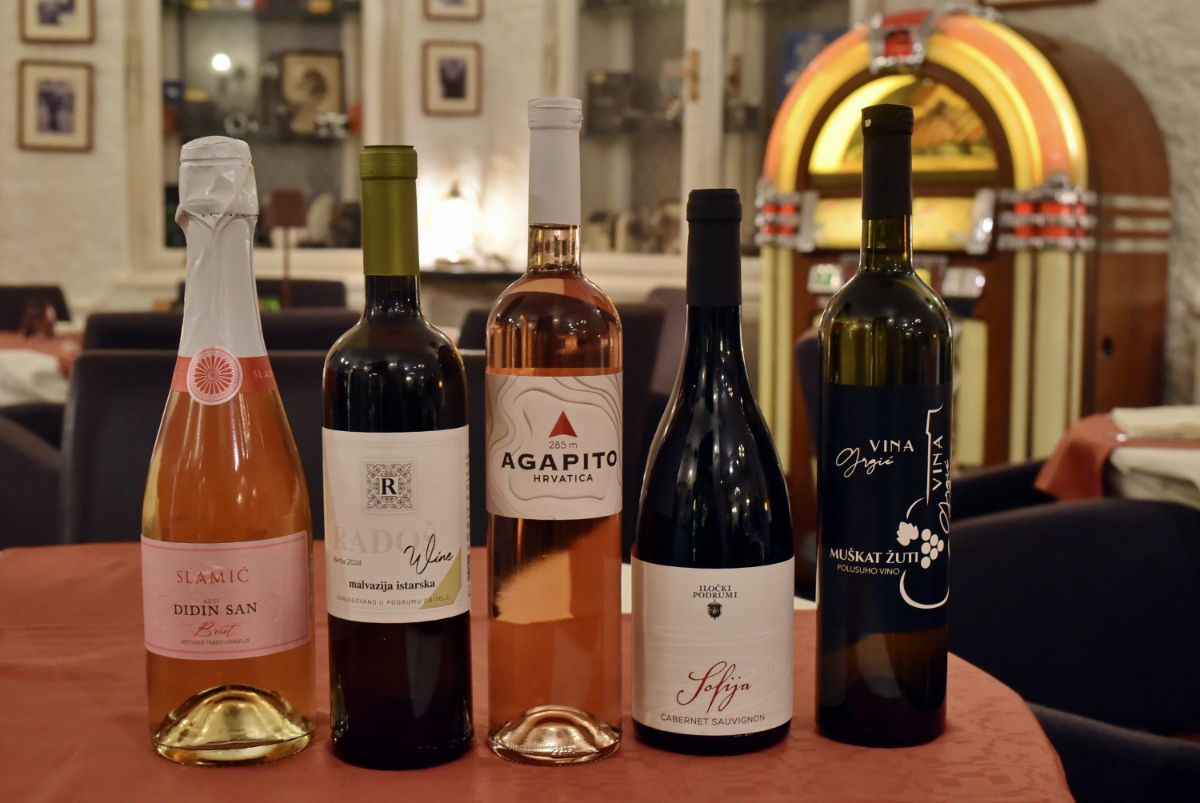 2 Vina vinarija Slamić Radoš Agapito Iločki podrumi Grgić