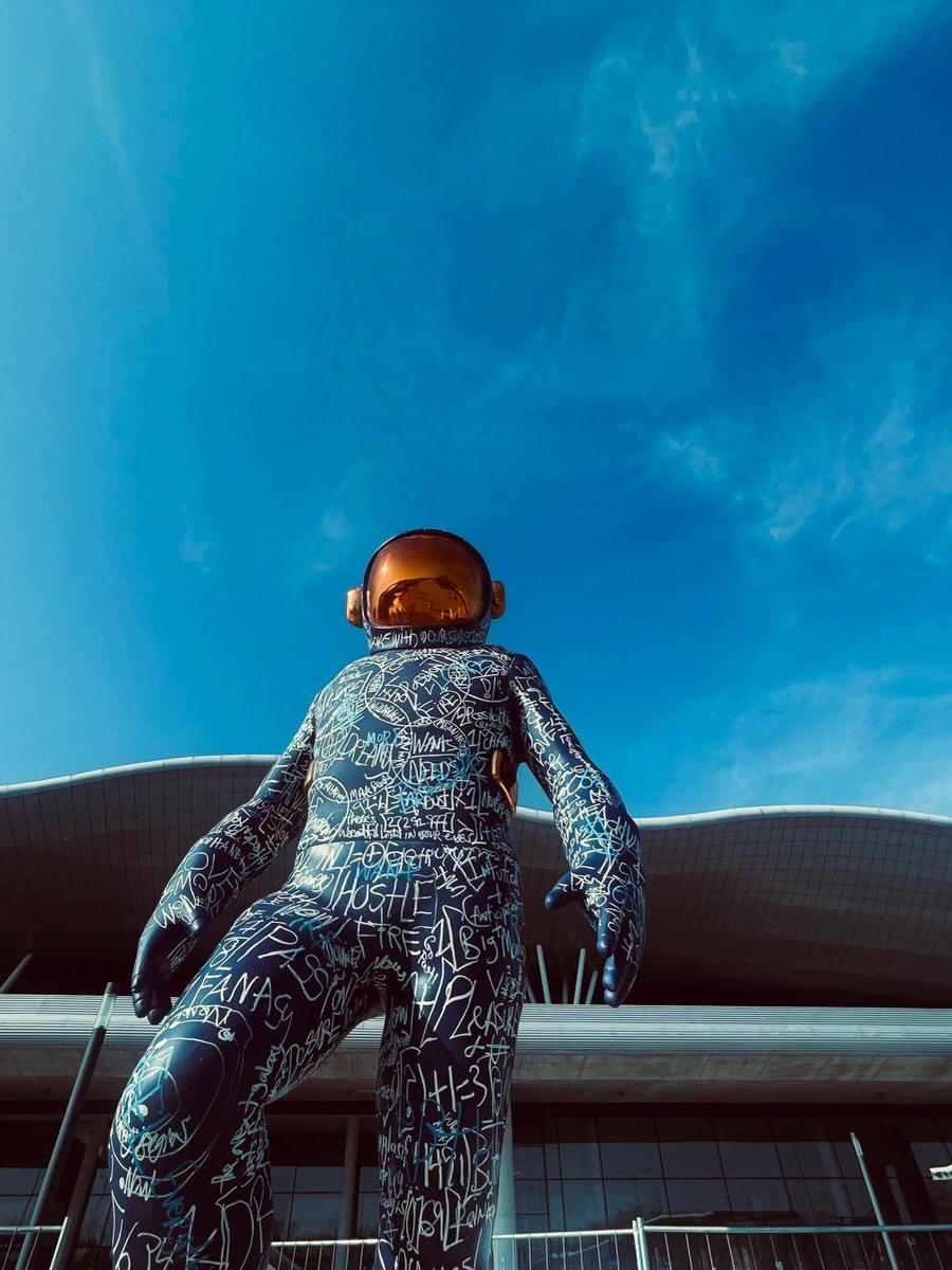 ARTIST BRENDAN MURPHY # Od monumentalnosti do značenja: kako Boonji Spaceman komunicira s prostorom i publikom