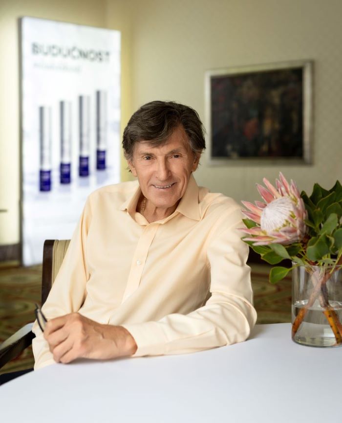 Dr Des Fernandes 1 sRGB