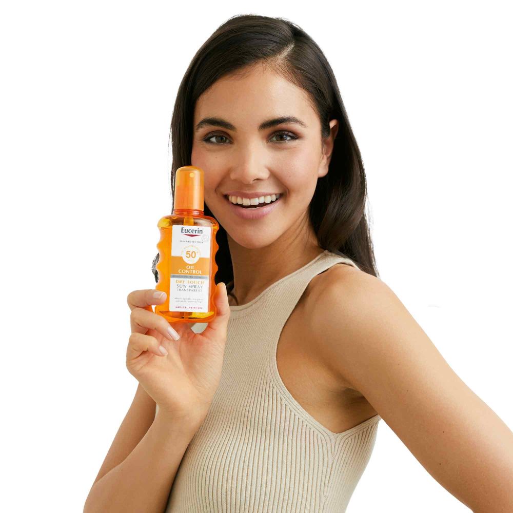 GL en ECN 63907 Sun Oil Control Spray Transparent SPF 50 12 2021 Sales Visual Models with product NX21J03 Eucerin Core Assortment December 5286