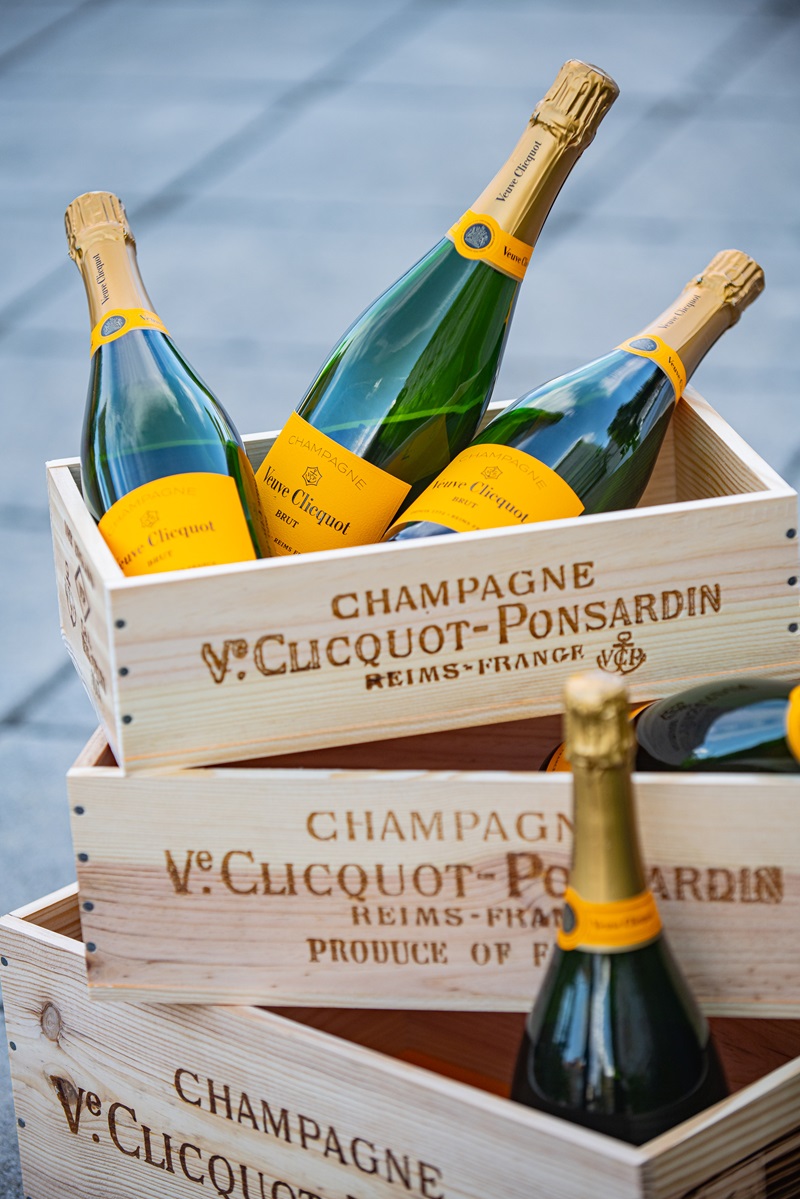 Veuve Clicquot Solaire Tables 3