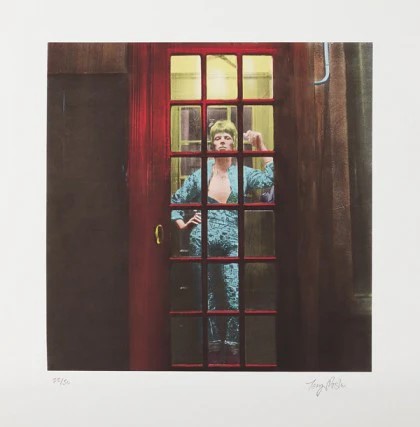 davidbowie ziggystardust kwest phonebooth albumcoverartprint hanging 1024x1024