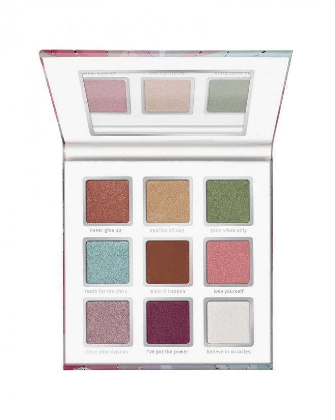 4059729226921 essence crystal power eyeshadow palette Image Front View Closed jpg