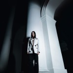 Između plohe i pokreta, "Između proljeća i ljeta" # Klisab modelira prijelaz kroz tekstil, siluetu i intervenciju KLISAB IZMEĐU PROLJEĆA I LJETA1