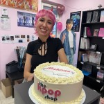Otvorena prva K-pop trgovina u Hrvatskoj # K-pop fanovi u Hrvatskoj više ne moraju albume, fotokartice i drugi merch naručivati iz inozemstva ili po njih putovati u druge zemlje Na fotografiji Ana Badanjak